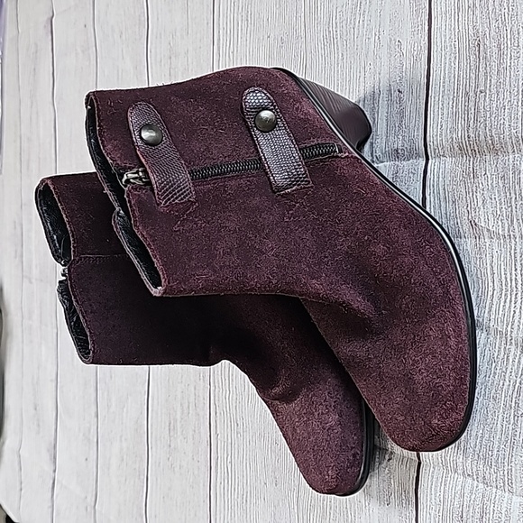 Dansko Shoes - Dansko sz 36 maroon suede booties